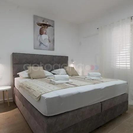 Nadia Apartman